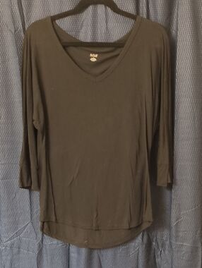 A.N.A Black V-Neck 3/4 Sleeve Women's Top